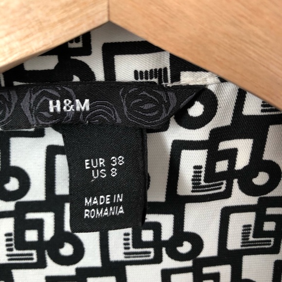 Patterned Silky Button up Top - Picture 5 of 6